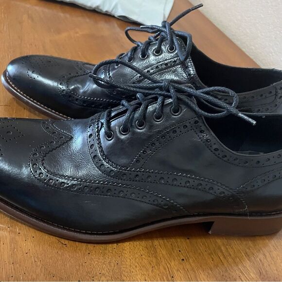 Men’s- Johnson and Murphy Black 10.5 great condition!! Wingtip, leather crafted - Picture 3 of 15